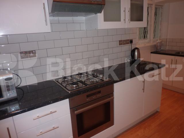			OVERLOOKING CANAL!, 1 Bedroom, 1 bath, 1 reception Apartment			 Maida Avenue, LITTLE VENICE